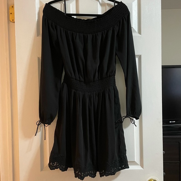 Abercrombie & Fitch Black Off-the-Shoulder Boho Dress - Picture 2 of 9
